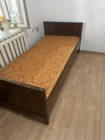 кровать домик: Односпальная кровать с деревянным каркасом и ортопедическим матрасом