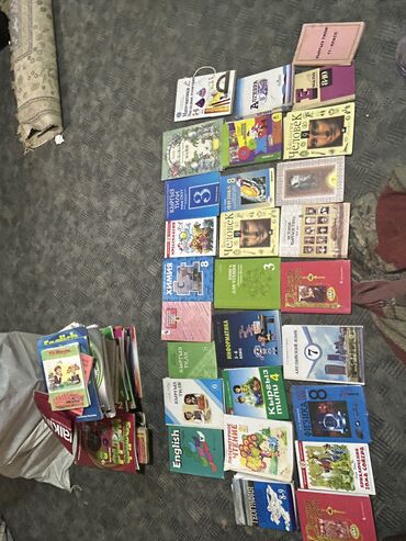 чемодан для детей: Продаю книги по 100 сом
