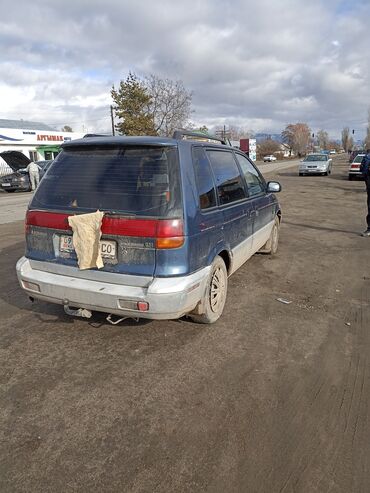 Транспорт: Mitsubishi Space Runner: 1994 г., 1.6 л, Механика, Бензин, Универсал