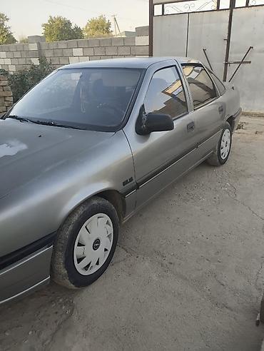 Opel Vectra: 1992 г., 1.6 л, Механика, Бензин, Седан