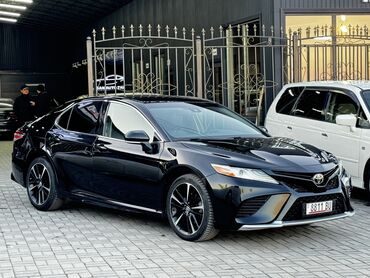 BMW: Toyota Camry: 2019 г., 2.5 л, Автомат, Бензин, Седан