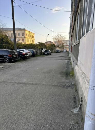 Binalar: Orta təmirli təmirə ehtiyacı var. Həyətdə bağı var, su quyusu, wifi -da lalafo.az — 1 Binalar: Orta təmirli təmirə ehtiyacı var. Həyətdə bağı var, su quyusu, wifi — 1