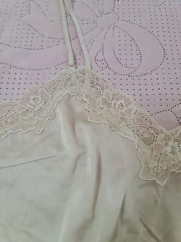 h m korset s: GUESS satenska majica na bretele – model slip top - Brend: Guess — 2