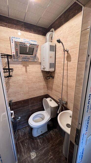 Uzunmüddətli kirayə mənzillər: Kiraye heyet evi Ehmedlide Kohne Gunesli. Istilik kombi sistemidir — 10