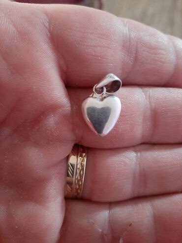 na veliko: Srebran privezak na srce 925 finoce pravo srebro srecno.Rezervisano