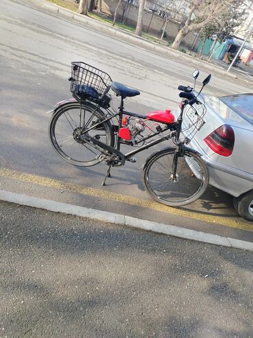 reduktor sürətlər qutusu: Bu motorlu velosipeddə pedal və mühərrik gücünün birləşməsi mövcuddur