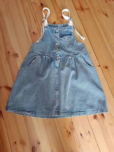 Uşaq üçün cins (denim) sarafan/pinofor. Xüsusiyyətlər: - Açıq mavi