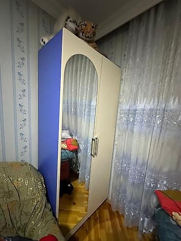 lovhe: İki qapılı paltar şkafı və masasl - Korpus: krem rəngli ön hissə, yan — 1
