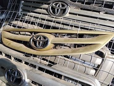 Передняя решетка радиатора Toyota. - Оригинальная эмблема Toyota