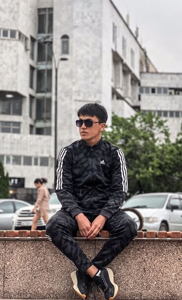 день и ночь: Мужской спортивный костюм, L (EU 40), Adidas, Б/у