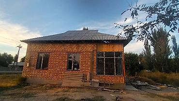 гараж продаю: Продается кирпичный дом с большим участком. Описание объекта: - — 3