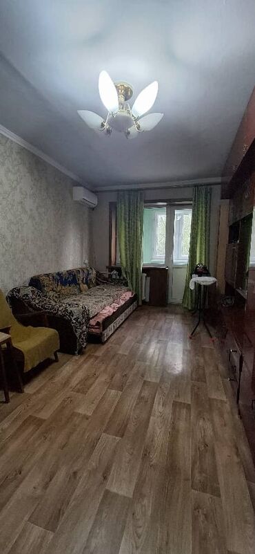 жашаганы квартира керек: 3 комнаты, 57 м², Хрущевка, 3 этаж, Старый ремонт