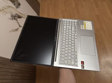 ASUS: ASUS Vivobook 16 (gümüşü) noutbuk Texniki xüsusiyyətlər: - Prosessor — 6