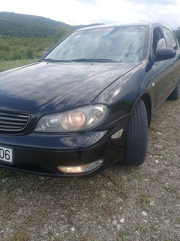 Информатика: Nissan sedan – qara rəng, 4 qapı, AZ nömrə nişanı. yaxşı