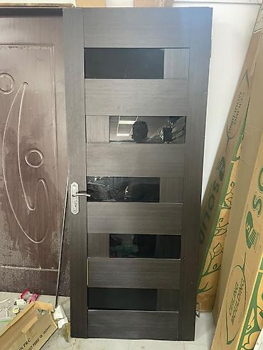 Otaq qapiları tam ideal veziyyetde 3 eded var zamok petle cercivesi