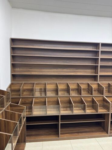 Rəf vitrinləri: Mağaza üçün vitrin/raf sistemi - Material: Lami­nət (ağac teksturalı — 8