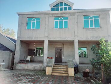 Həyət evləri və villaların satışı: 300 kv ev ikidasli tikili. Qaz su isiq daimi. Avtobus dayanacaginin — 11