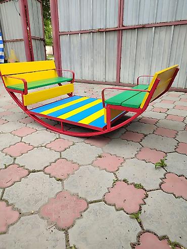 Другие игровые комплексы: Продаю качелю-качалку "Лодочка" Вместимость: от 2 до 6 детей Идеально — 12