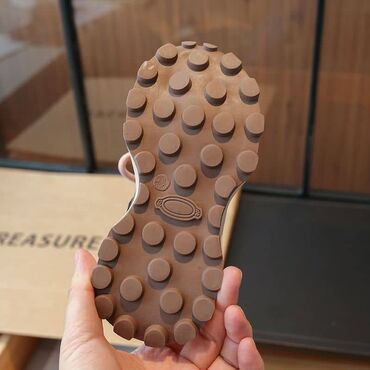 спортивное оборудование: Детские кеды/кроссовки с протекторной подошвой - Подошва: прочная