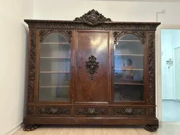 Stilske vitrine: Chippendale Stara stilska biblioteka / kabinetska vitrina 📚✨ Stara na lalafo.rs — 6 Stilske vitrine: Chippendale Stara stilska biblioteka / kabinetska vitrina 📚✨ Stara — 6