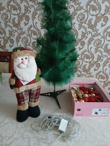 Xalçalar: Yeni il dekoru dəsti • Süni şam ağacı – 1m -ölçülü, üçayaqlı dayaqla lalafo.az -da Xalçalar: Yeni il dekoru dəsti • Süni şam ağacı – 1m -ölçülü, üçayaqlı dayaqla