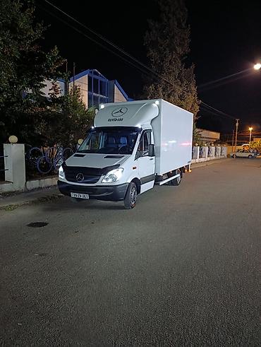 w203 mercedes: Mercedes-Benz markalı iri yükdaşıma furqonu təqdim olunur. Avtomobil — 1