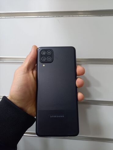 Digər mobil telefonlar: Satılır: 3 ədəd smartfon (şəkillərdə) 1) Apple iPhone (qara rəng) - — 5