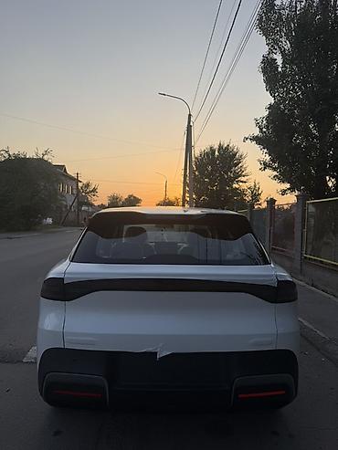 tesla model x: Электромобиль кроссовер, белый кузов, 5 дверей. Современный — 10
