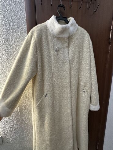 Другая женская одежда: Продаю женские одежды 1) Пальто альпака р50 новое 2500с 2) куртка р — 11