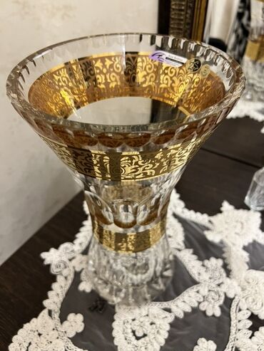 Pərdə və jalüzlər: Bir vaza, Xrustal