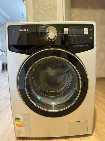Samsung markalı, "Eco Bubble" texnologiyalı paltaryuyan maşın. Bu