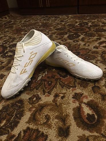 Спорт и хобби: СРОЧНО ПРОДАЮ: Футбольный обувь /сороконожки Adidas X (белые с — 3