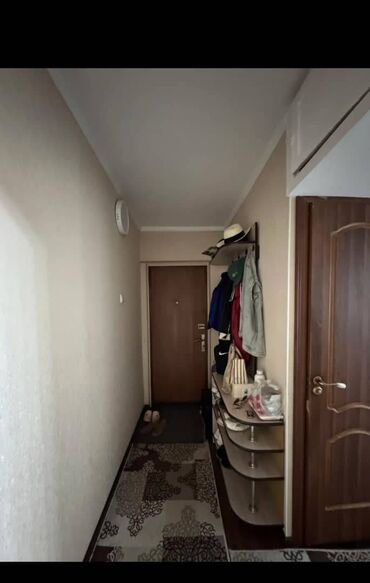 квартира керек васток5: 3 комнаты, 60 м², 104 серия, 1 этаж, Косметический ремонт