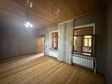 Həyət evləri və villaların satışı: Satılır: geniş və işıqlı həyət evi - Planlama: bir neçə otaqdan — 4