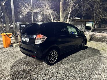 Honda: Honda Fit: 2011 г., 1.3 л, Вариатор, Гибрид, Хэтчбэк