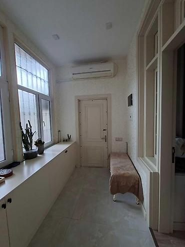 ev satisi: Bakı, 4 otaqlı, Köhnə tikili, m. Nizami, 85 kv. m — 2