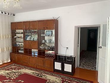 Продажа коттеджей и домов: Продаётся частный дом с мебелью на фото. Описание: Каракол, Салиева 35 — 13