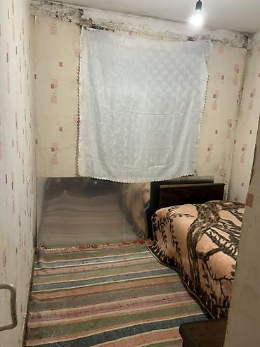 ucuz ev: Rüstəmov 36. Metroya 4-5 dəqiqə piyada məsafədədir. 1 in 2 yə — 5