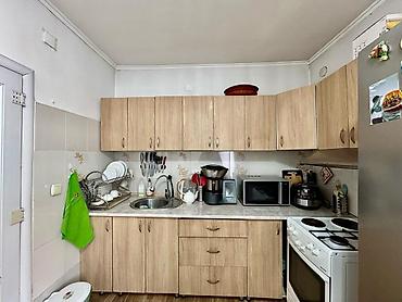 пол дома: Продаю полдома сзади ТЦ Азия Молл.Участок 3 сот.Красная — 8
