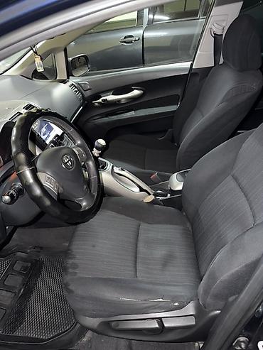 jac js6: Toyota Auris: 2009 г., 1.6 л, Механика, Бензин, Хэтчбэк — 10