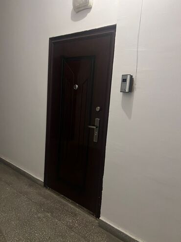 Darvazalar və aksesuarlar: Mənzil üçün İşlənmiş Giriş qapısı Glazok ilə, Zəmanətsiz, Ünvandan götürmə
