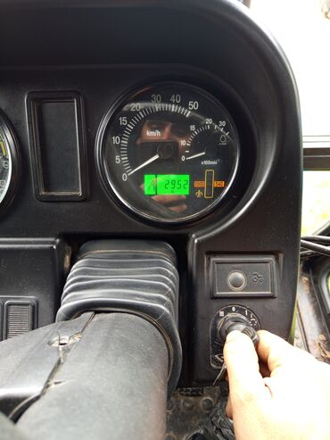 Traktorlar: Belarus 892 traktoru - Güclü universal kənd təsərrüfatı traktoru - Ön — 9