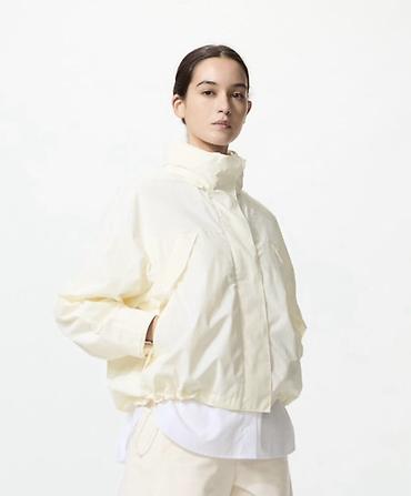 Верхняя одежда: Женская легкая ветровка Uniqlo 
Размер: М — 1