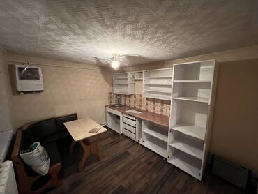 10соток: 60 м², 3 комнаты, Старый ремонт Кухонная мебель