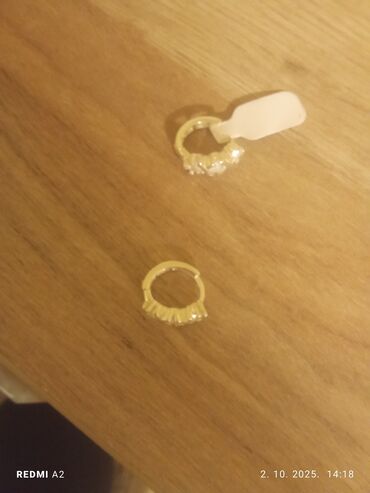 Prstenje: Srebrne minđuše sa kukicom i privjeskom u obliku suze. Centralni deo na lalafo.rs — 9 Prstenje: Srebrne minđuše sa kukicom i privjeskom u obliku suze. Centralni deo — 9