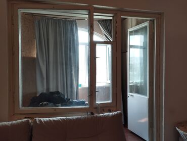 алюминивые окна: СРОЧНО Отдам рамы и дверь с 106 серии. демонтированные самовывоз