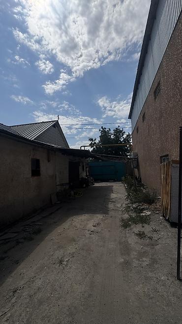 Кызыл Аскер продаю участок 9 соток с домом газ. Канализация