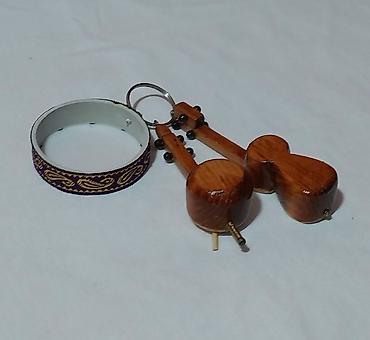 Breloklar: Musiqi alətlərindən ibarət brelok satılır, əl işidir, ağac — 4