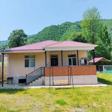 təcili həyət evi satılır: 100 м², 3 комнаты, Комби, Газ, Электричество