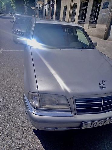 mersedes a klas: Mercedes-Benz C-Class: 2.2 l | 1996 il Sedan — 6